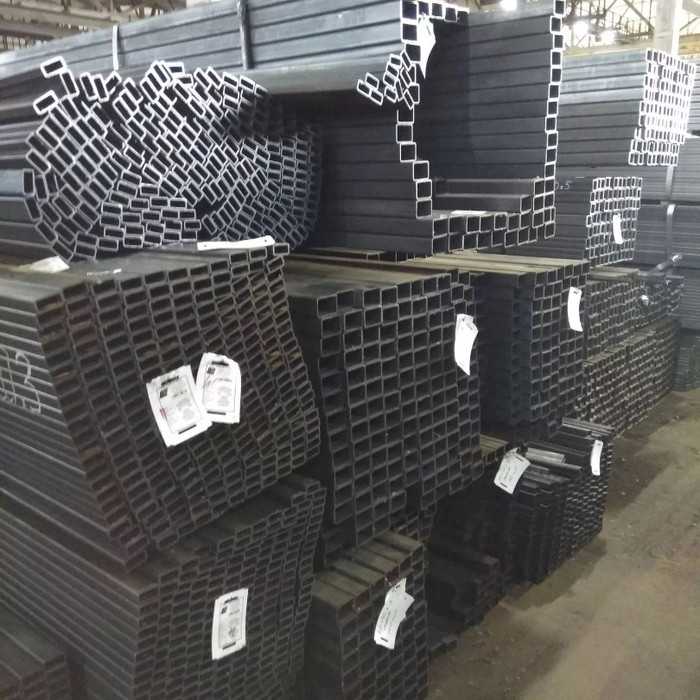 Труба профильная прямоугольная 30х15х2 мм 6 м